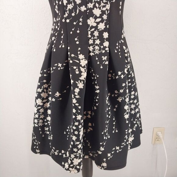 Ann Taylor Floral Stretch Black Cream A Line Skater Pleated Dress Size 6 - Picture 3 of 9